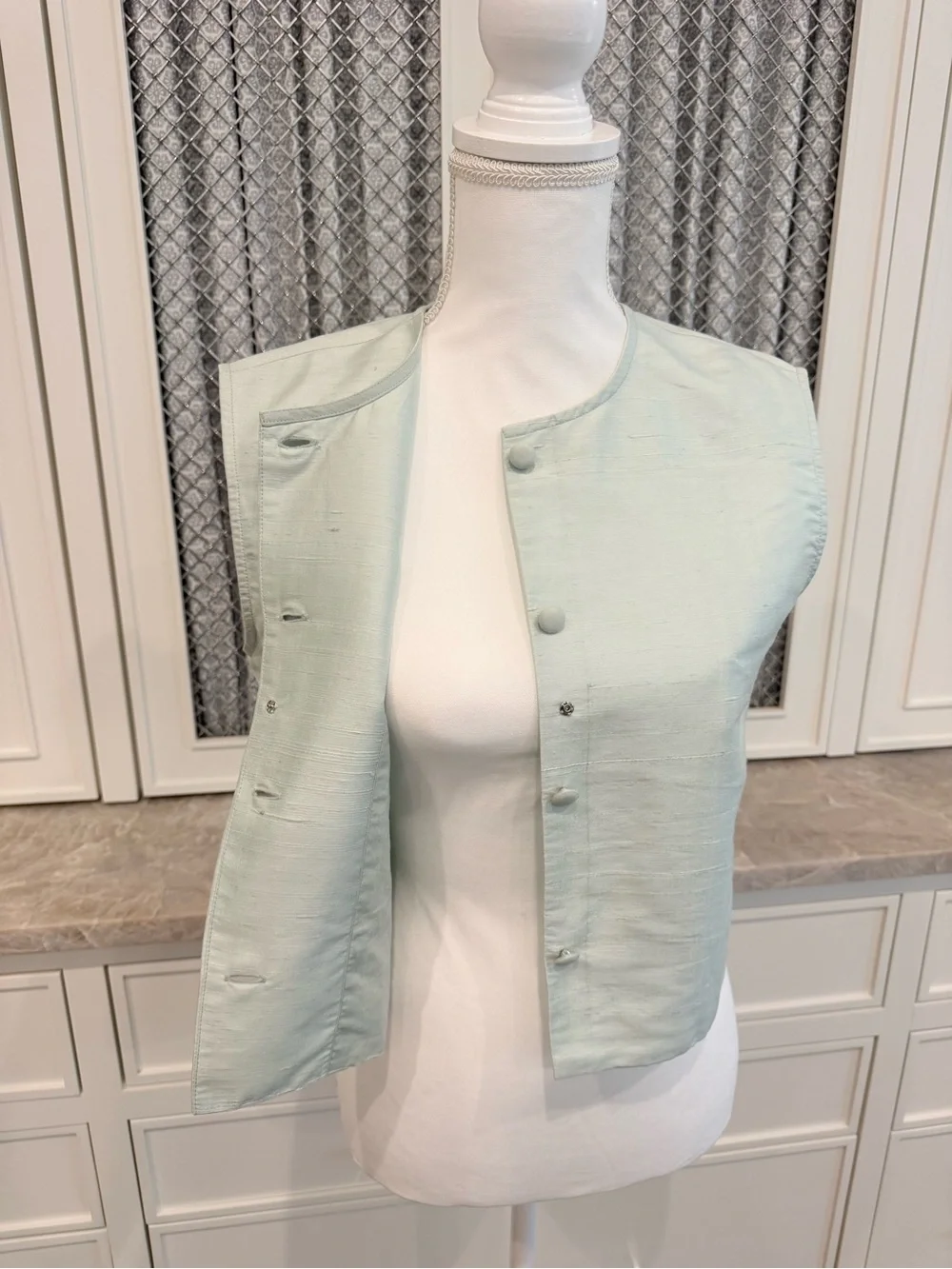 Julia Amory 100% linen Blair Sleeveless Vest Top in Ice Blue- size medium - Picture 6 of 7